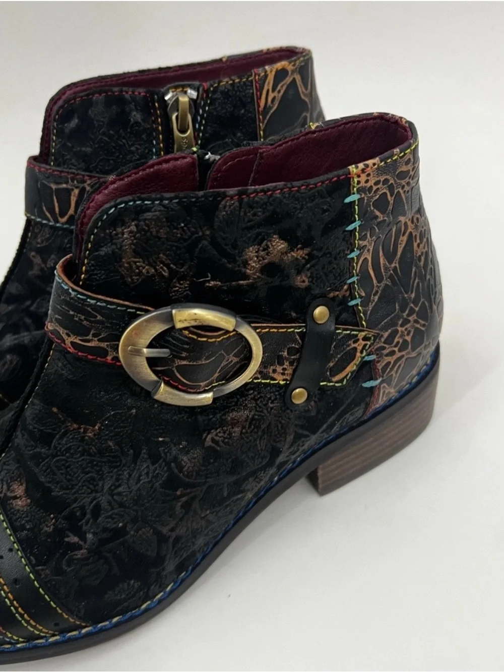 Men's Black Floral-Textured Chukka Boots with Decorative Buckle